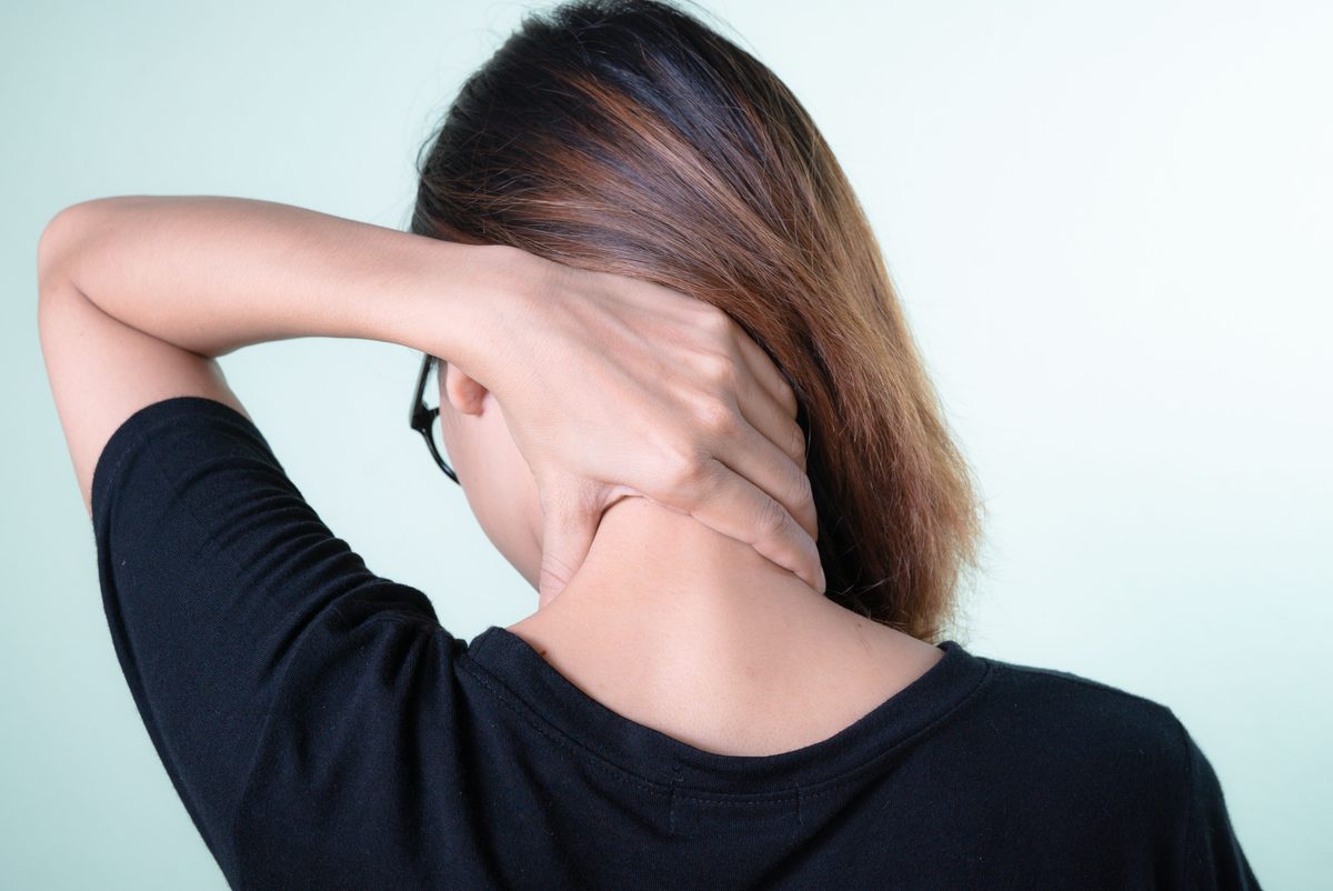 Stiff Neck From Desk Work: 5 Causes and Fixes (2026)