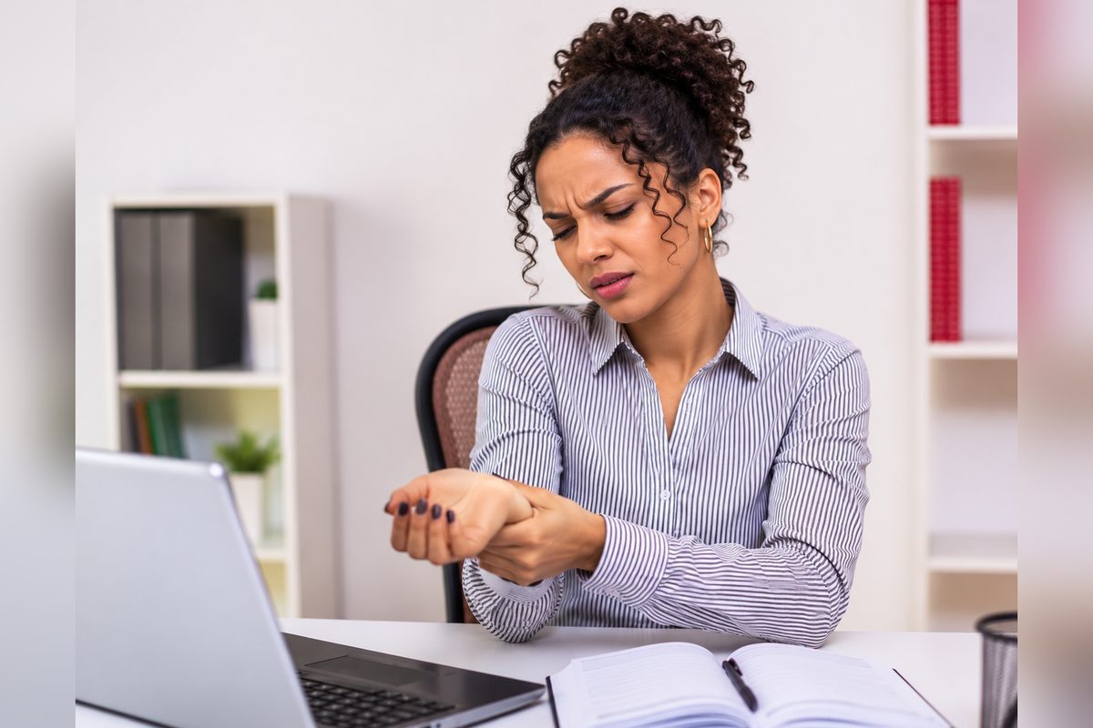 Top 5 Reasons Desk Workers Have Wrist & Hand Pain (2026)